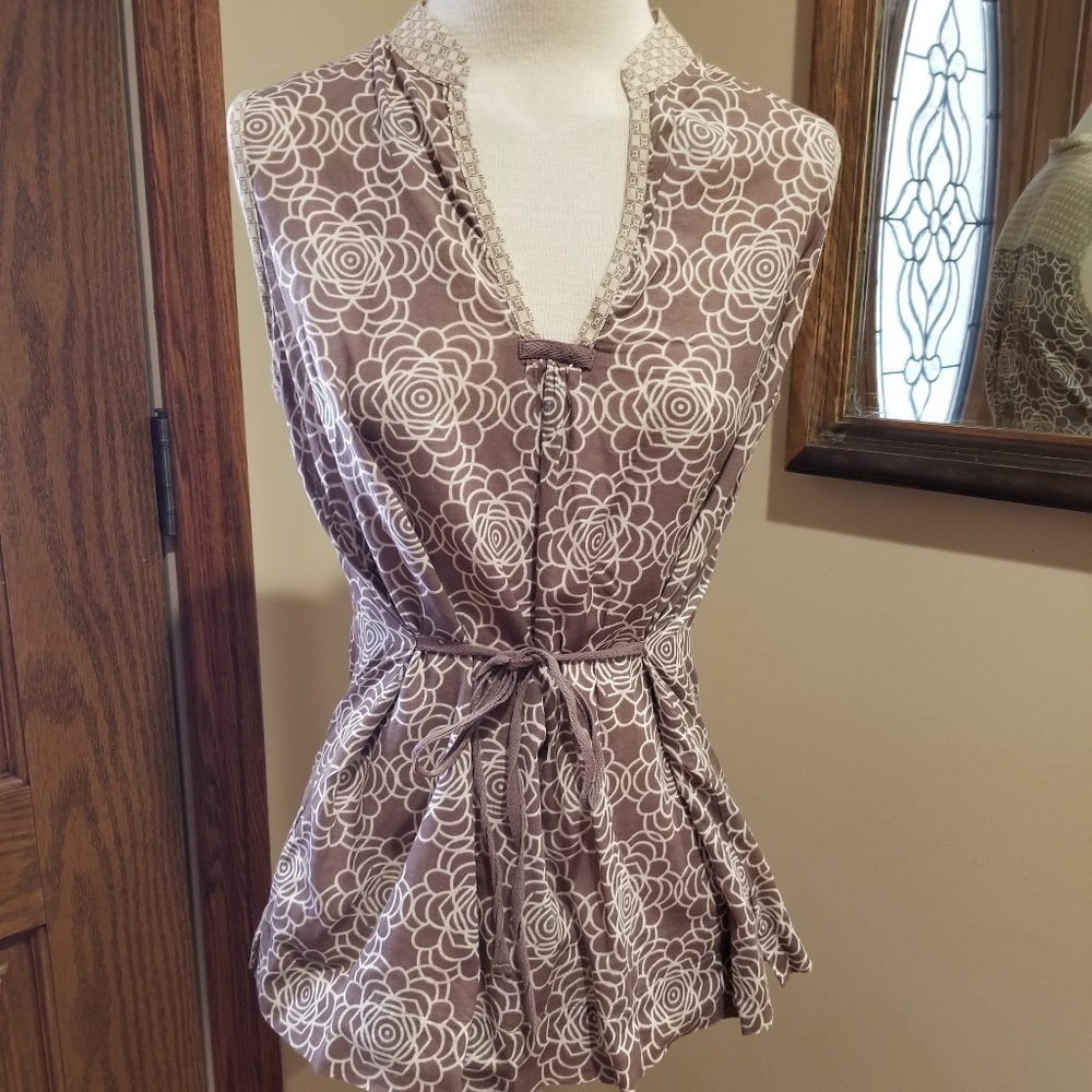 😎BANANA REPUBLIC SLEEVELESS TOP